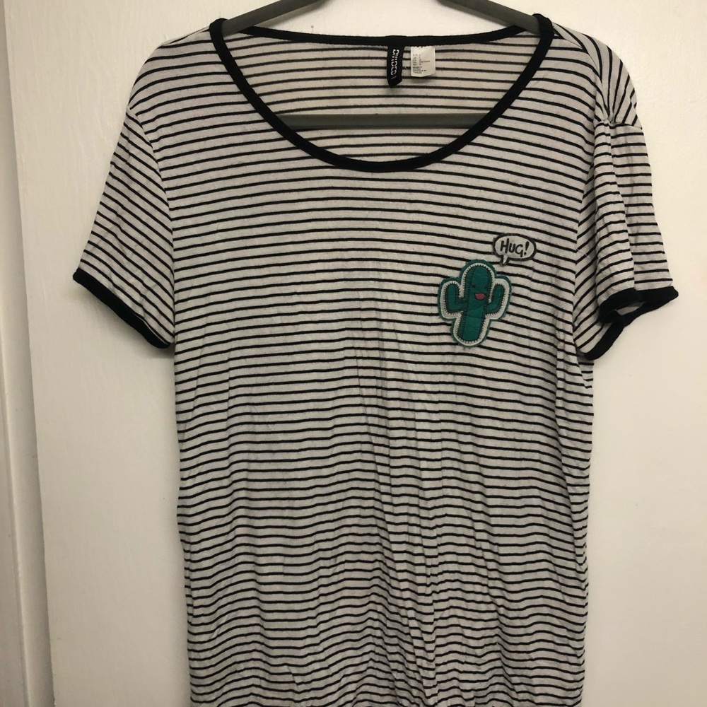 H&M “HUG ME”  T-SHIRT